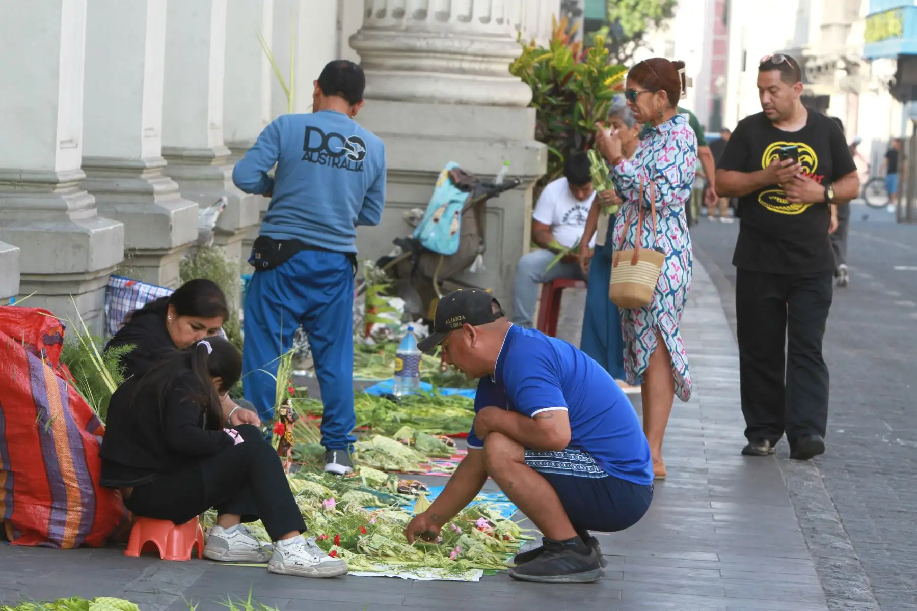 El Domingo de Ramos marca el inicio de la Semana Santa en Plaza Mayor de Lima, un tiempo de reflexión y celebración para muchos creyentes en todo el mundo.
Foto: ANDINA/ Verónica Calderón