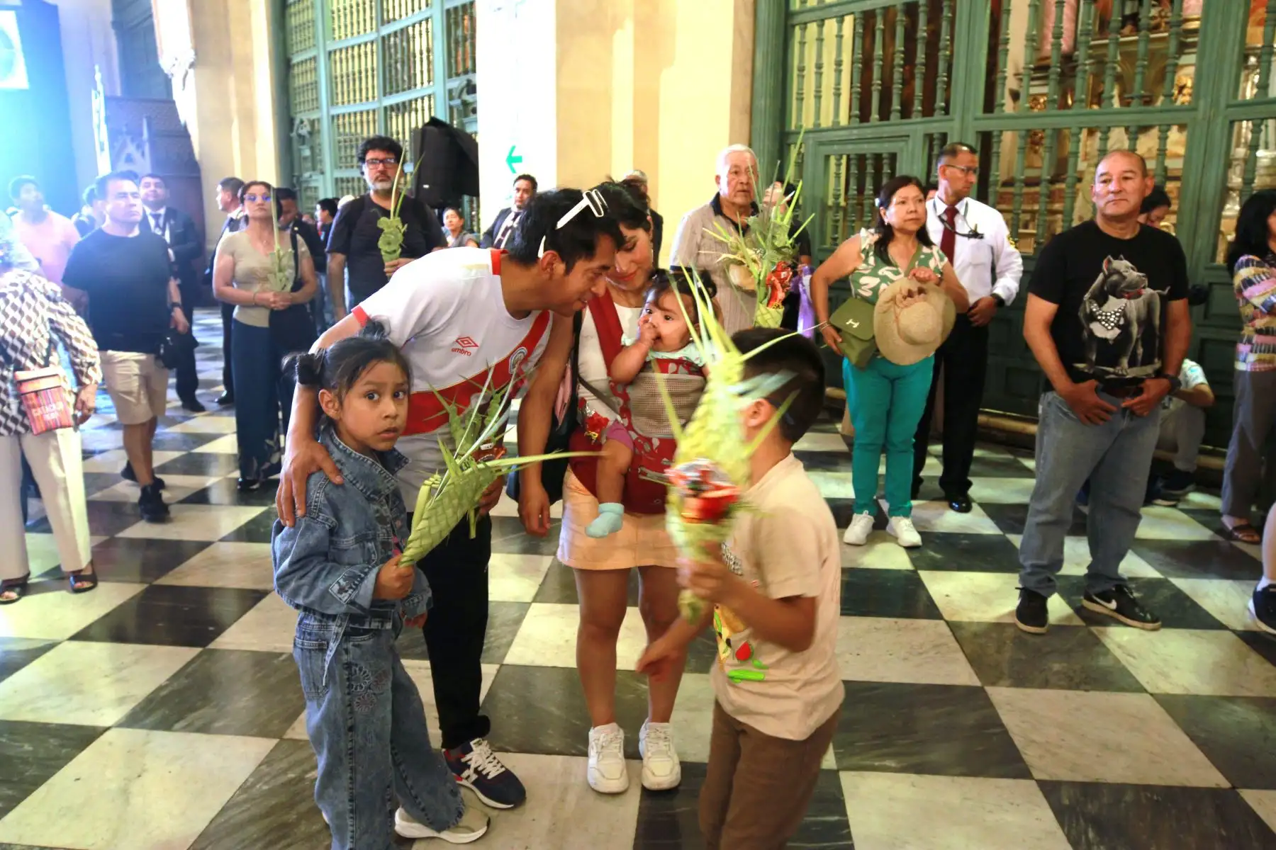 En comunidad y con fervor, los fieles celebran el inicio de la Semana Santa durante el Domingo de Ramos. Foto: ANDINA/ Verónica Calderón