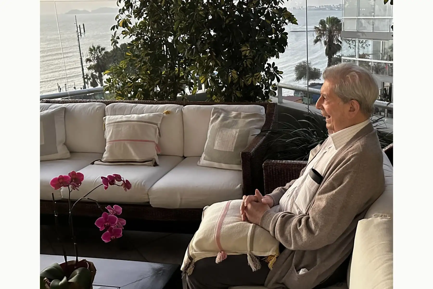 Imágenes durante el cumpleaños 89 de Mario Vargas Llosa. Foto: @AlvaroVargasLl