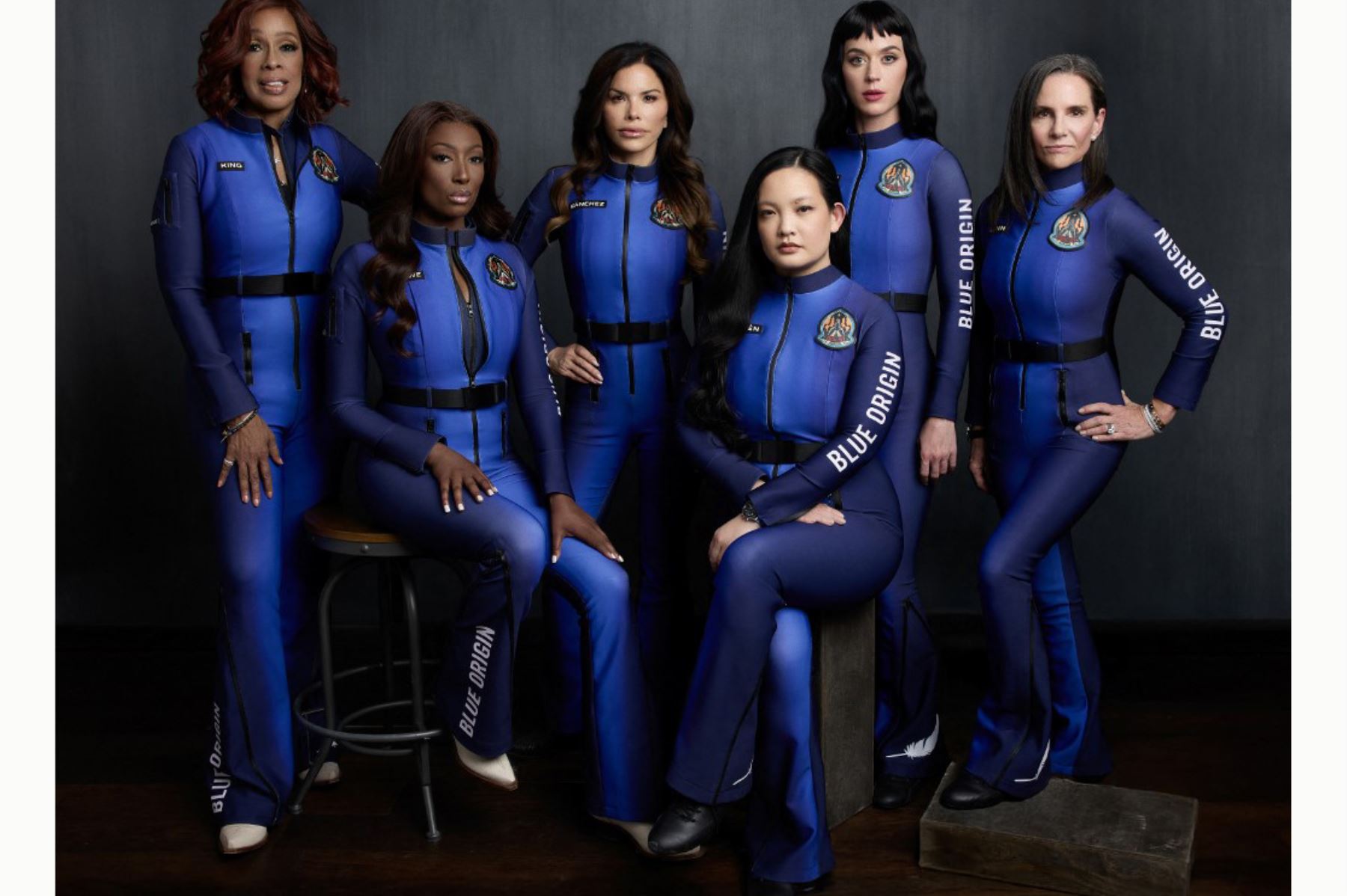 Una foto publicada el 14 de abril de 2025 en la cuenta X de Blue Origin muestra (en el sentido de las agujas del reloj, desde la izquierda) a la empresaria estadounidense Lauren Sanchez, la excientífica de la NASA Amanda Nguyen, la cantante Katy Perry, la presentadora de televisión Gale King, la excientífica de la NASA Aisha Bowe y la productora de cine Kerianne Flynn. Foto: AFP