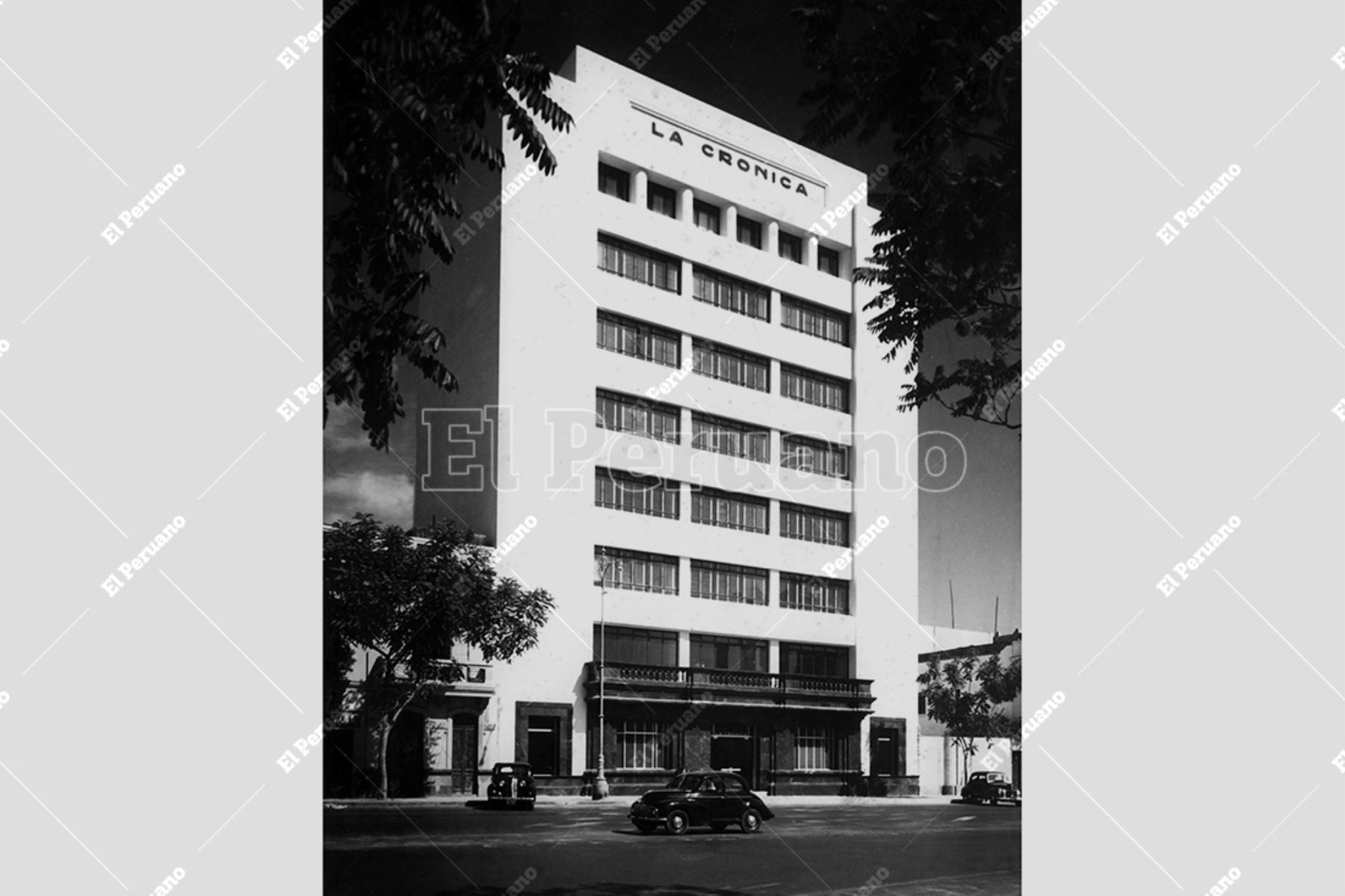 Edificio del diario La Crónica, en la avenida Tacna, desde donde Santiago Zavala, personaje de "Conversación en  La catedral", consagrada novela de Mario Vargas Llosa, se hizo la famosa pregunta: "¿En qué momento se había jodido el Perú?". Foto: Archivo Histórico de El Peruano