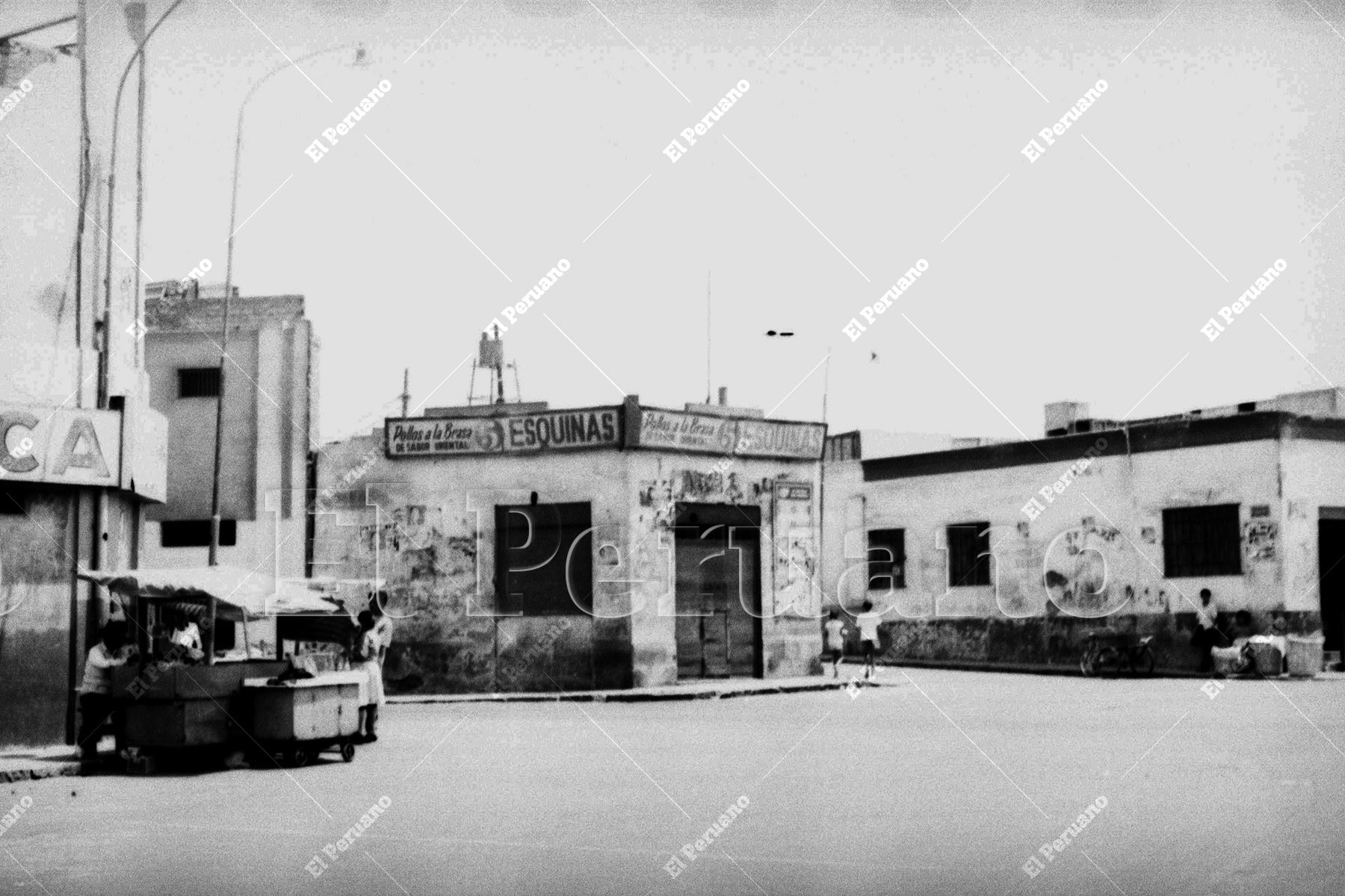 En la novela de Mario Vargas Llosa, publicada el 2016, cinco cautivantes historias de los 90 se cruzan en Cinco Esquinas, emblemático espacio de Barrios Altos. Foto: Archivo Histórico de El Peruano