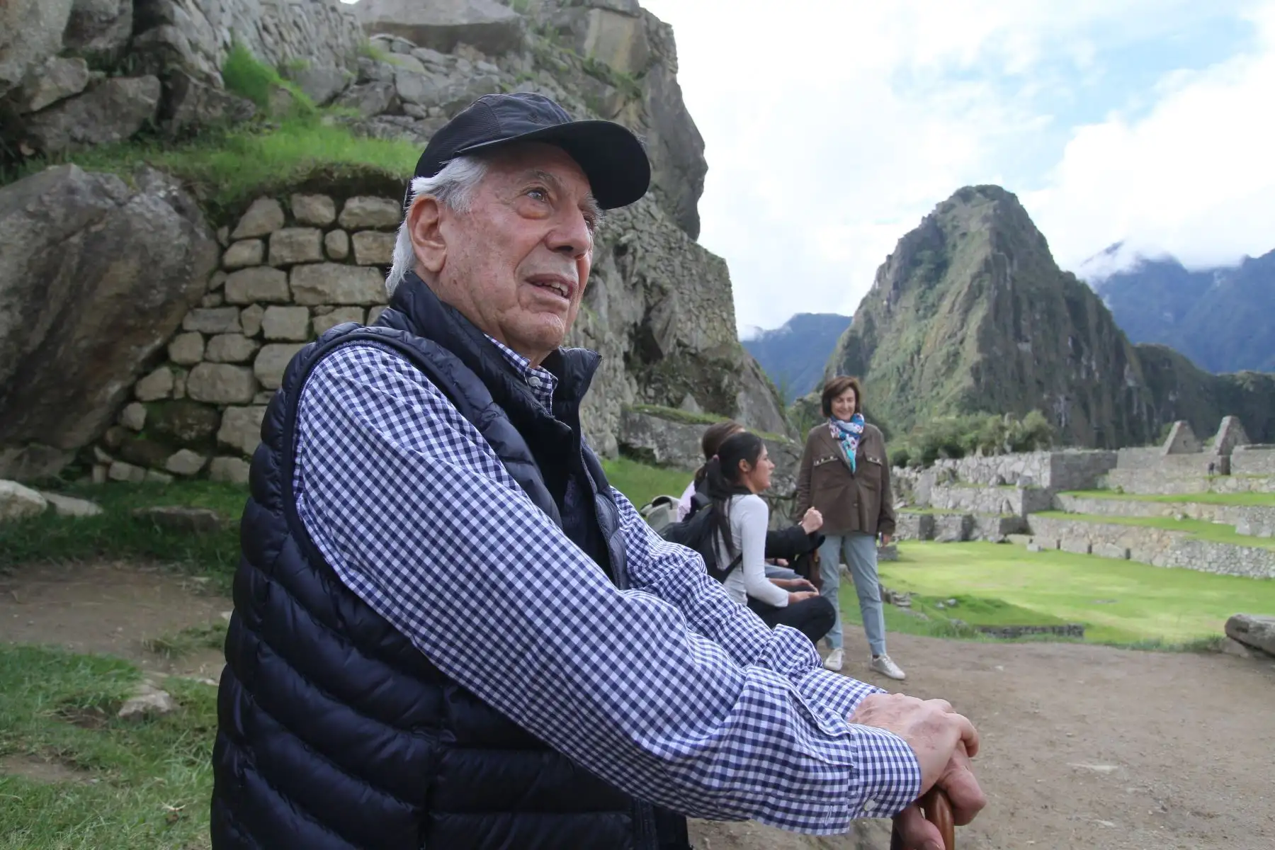 La visita que hizo Mario Vargas Llosa a Machu Picchu, nuestra maravilla del mundo, el 1 de abril del 2017, fue todo un acontecimiento. Foto: ANDINA/Percy Hurtado Santillán.