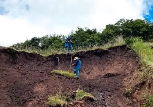 Especialistas del IGP evalúan zonas críticas de provincia de Paruro afectadas por deslizamientos y caída de rocas a consecuencia de las lluvias intensas. ANDINA/Difusión