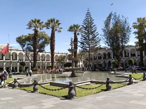 La Municipalidad de Arequipa anunció que este jueves santo se cerrará el acceso a la plaza de Armas de la ciudad blanca para prevenir daños por la masiva afluencia de público. ANDINA/Difusión
