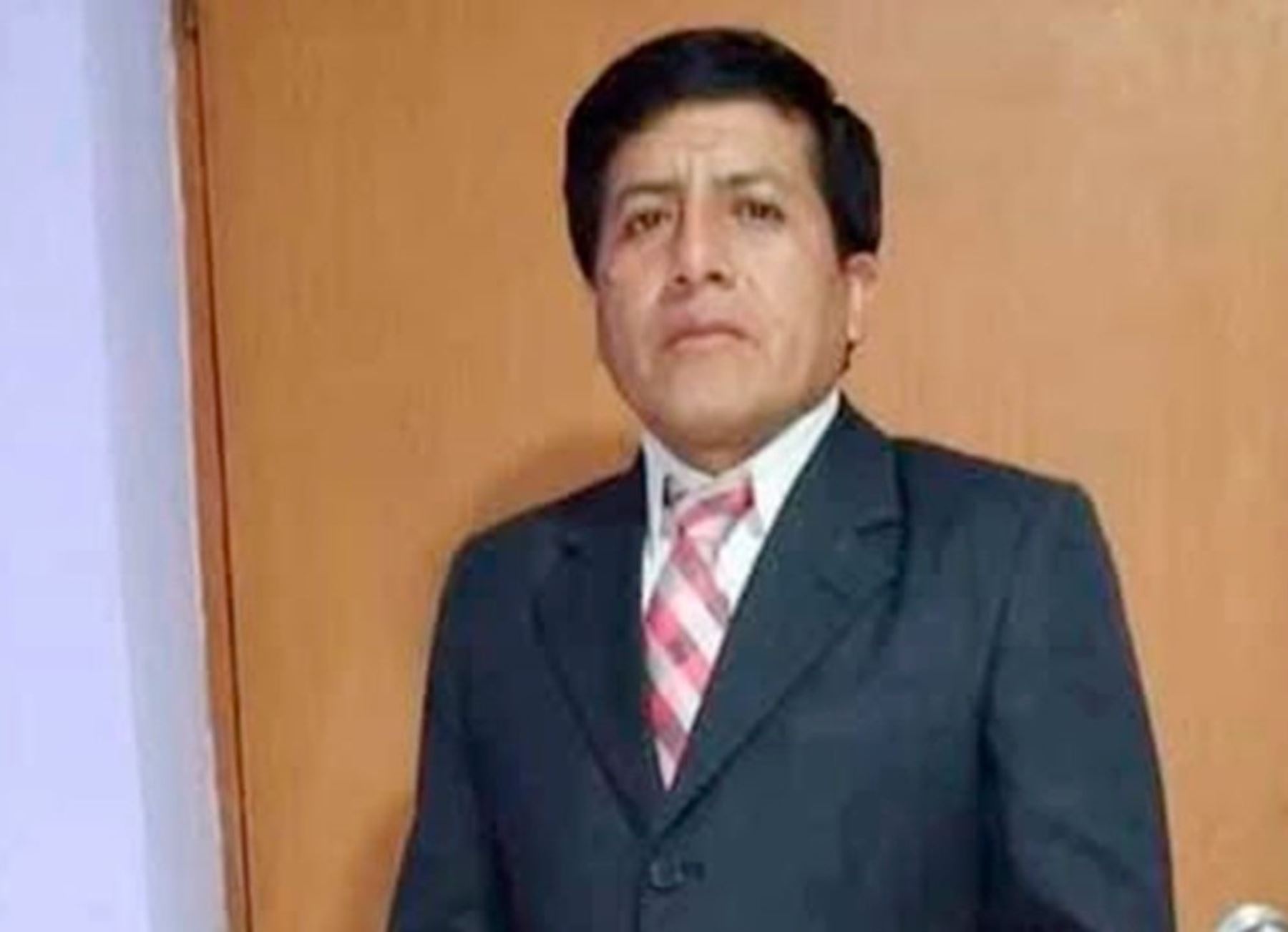 Policía Nacional investiga crimen del profesor Eudaldo Ávalos Rodríguez (48), director de la Institución Educativa N° 80666 del caserío de Pampa Regada, distrito de Usquil, quien fue asesinado cuando descansaba en el colegio.