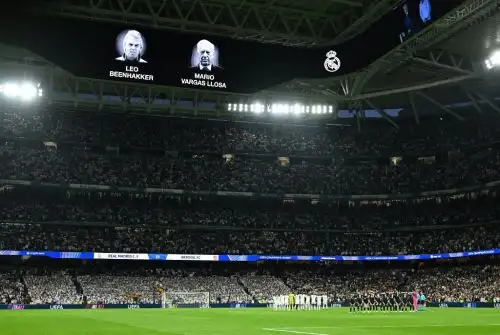 Mario Vargas Llosa presente en el Santiago Bernabéu