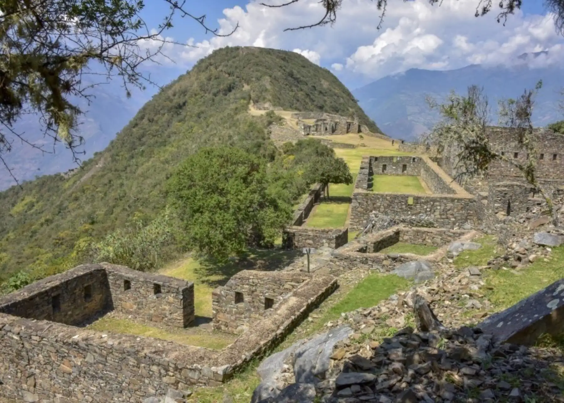 El Parque Arqueológico Choquequirao, considerado el segundo Machu Picchu, reanuda su atención a los turistas que anhelan conocer este monumento inca, luego de concluir los trabajos de rehabilitación de la vía de acceso afectada por deslizamientos. ANDINA/Difusión