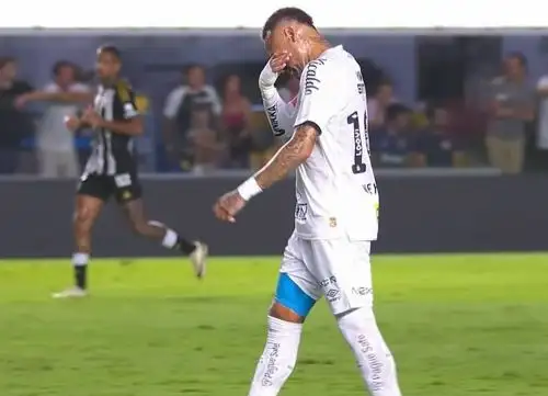 Neymar no la pasa bien en Brasil