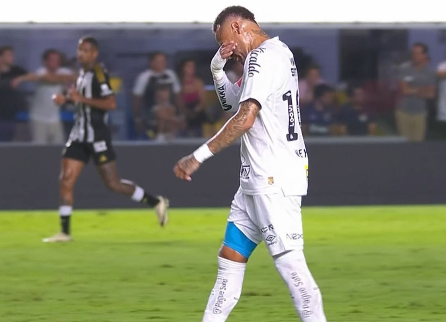 Neymar no la pasa bien en Brasil