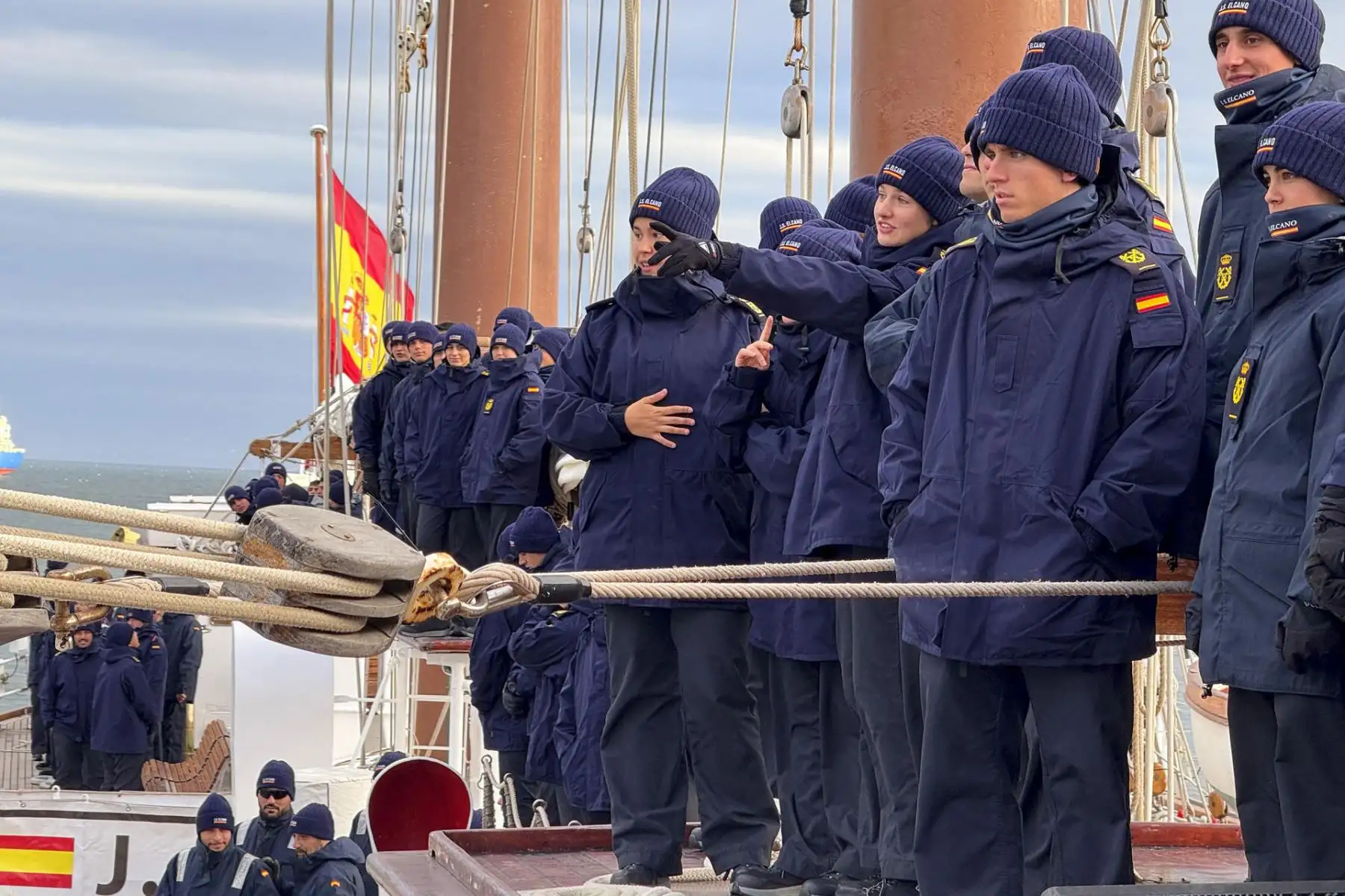 La princesa Leonor, a bordo del Juan Sebastián Elcano, coincidiendo con el ecuador de su recorrido. EFE/Casa de SM el Rey