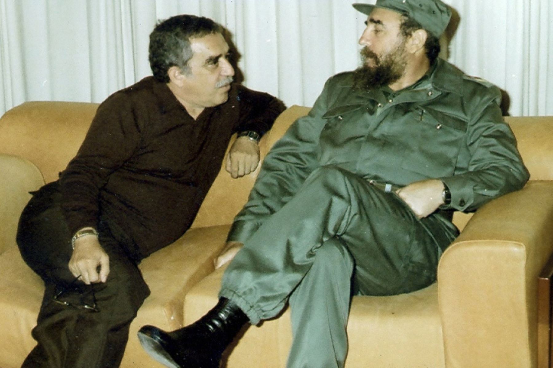 Gabriel Garcia Márquez conversa con Fidel Castro. ANDINA/Archivo