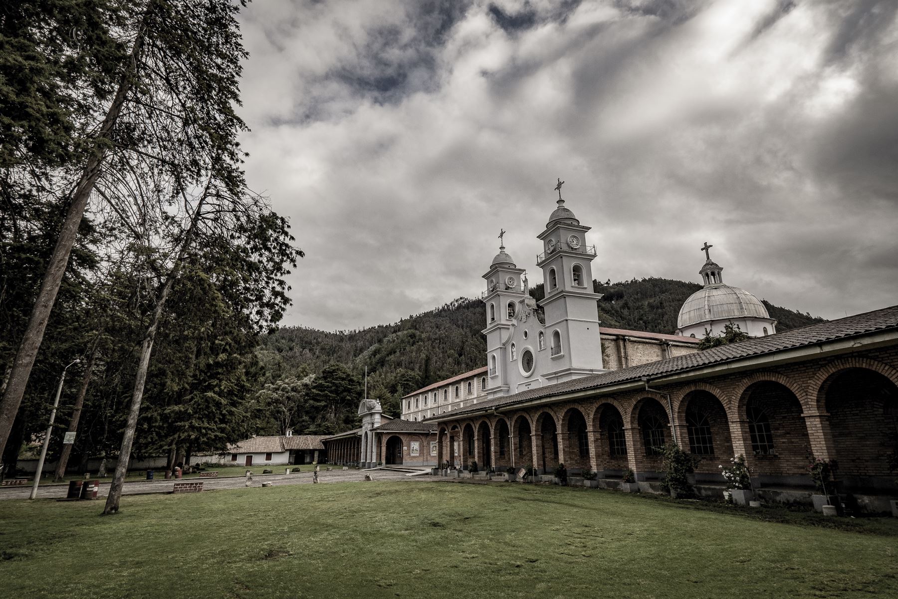 Por su parte, José Castillo, alcalde del distrito de Santa Rosa de Ocopa, resaltó que las imágenes constituyen una síntesis visual del legado misionero franciscano, especialmente en lo que respecta a la fundación del distrito y el fortalecimiento de su identidad cultural y espiritual. Foto:Román Serpéntegui