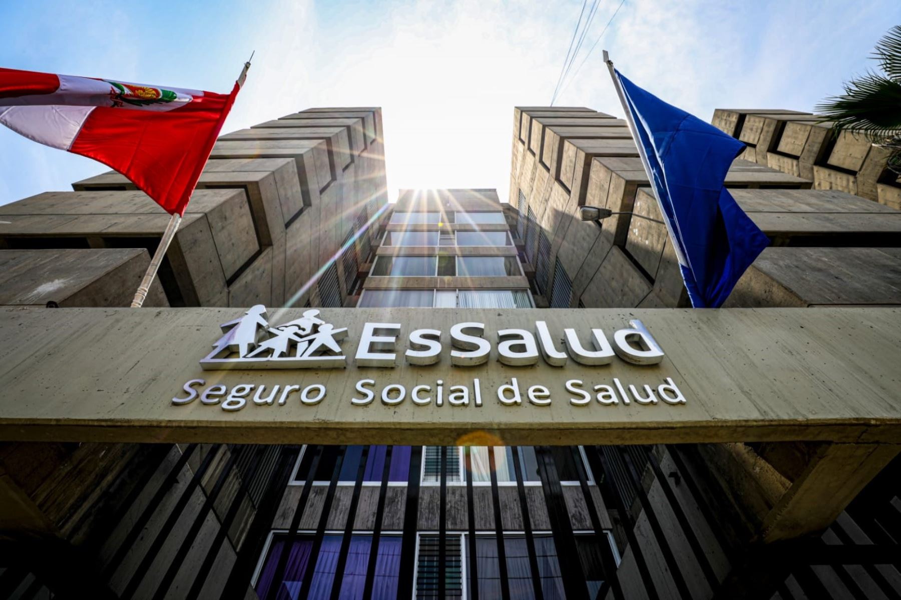 EsSalud ha instruido a sus hospitales, institutos especializados, centros asistenciales y redes prestadoras de servicios del país a verificar, monitorear y supervisar el funcionamiento de todos los servicios esenciales. Foto: EsSalud
