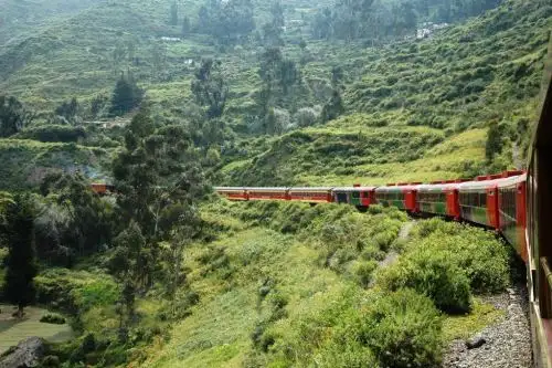 La ruta Lima-Huancayo-Lima, de 332 kilómetros, incluye atravesar 69 túneles y cruzar 58 puentes. Foto: FCCA