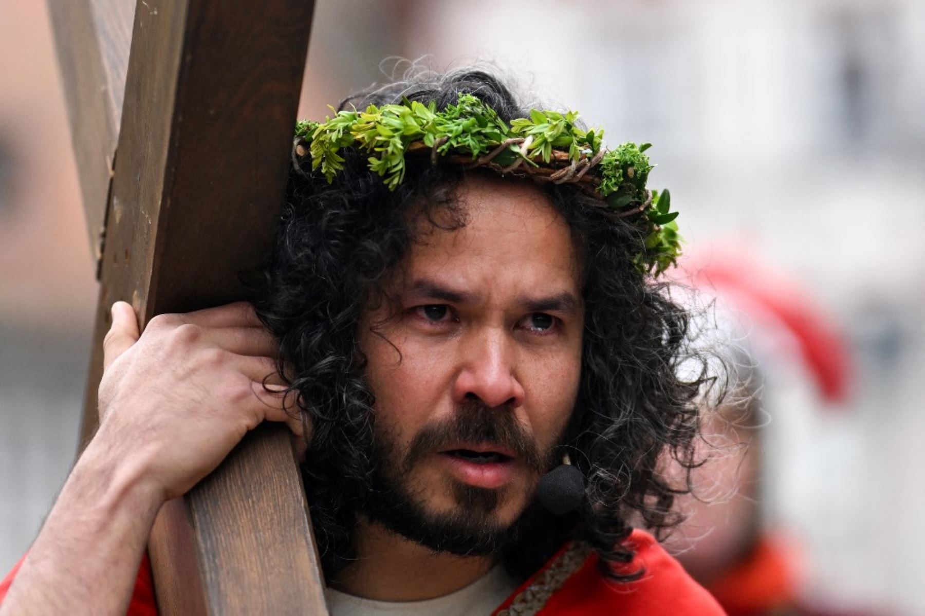 Representación a Jesucristo durante una recreación de la crucifixión el Viernes Santo en Bensheim, Alemania Occidental,  Foto: AFP