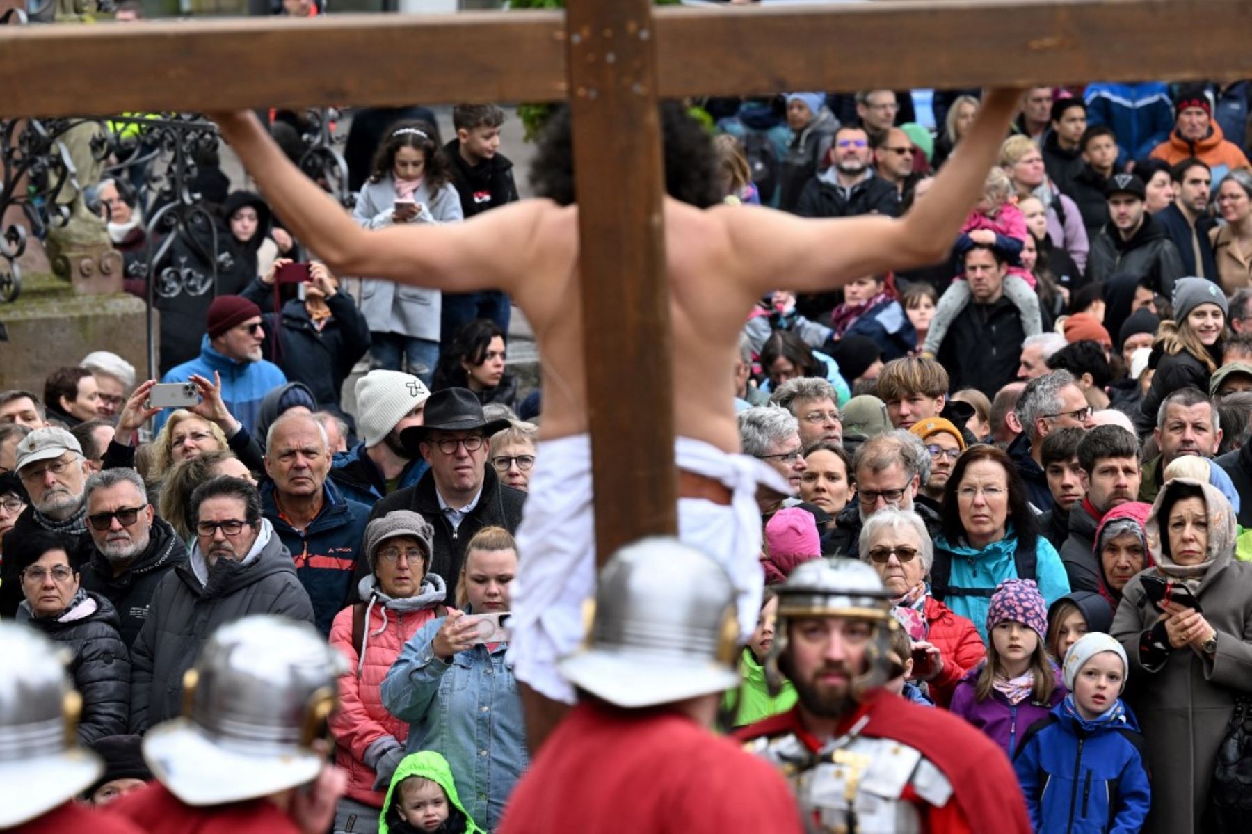 Creyentes cristianos de todo el mundo celebran la Semana Santa de Pascua recordando la crucifixión y resurrección de Jesucristo. Foto: AFP