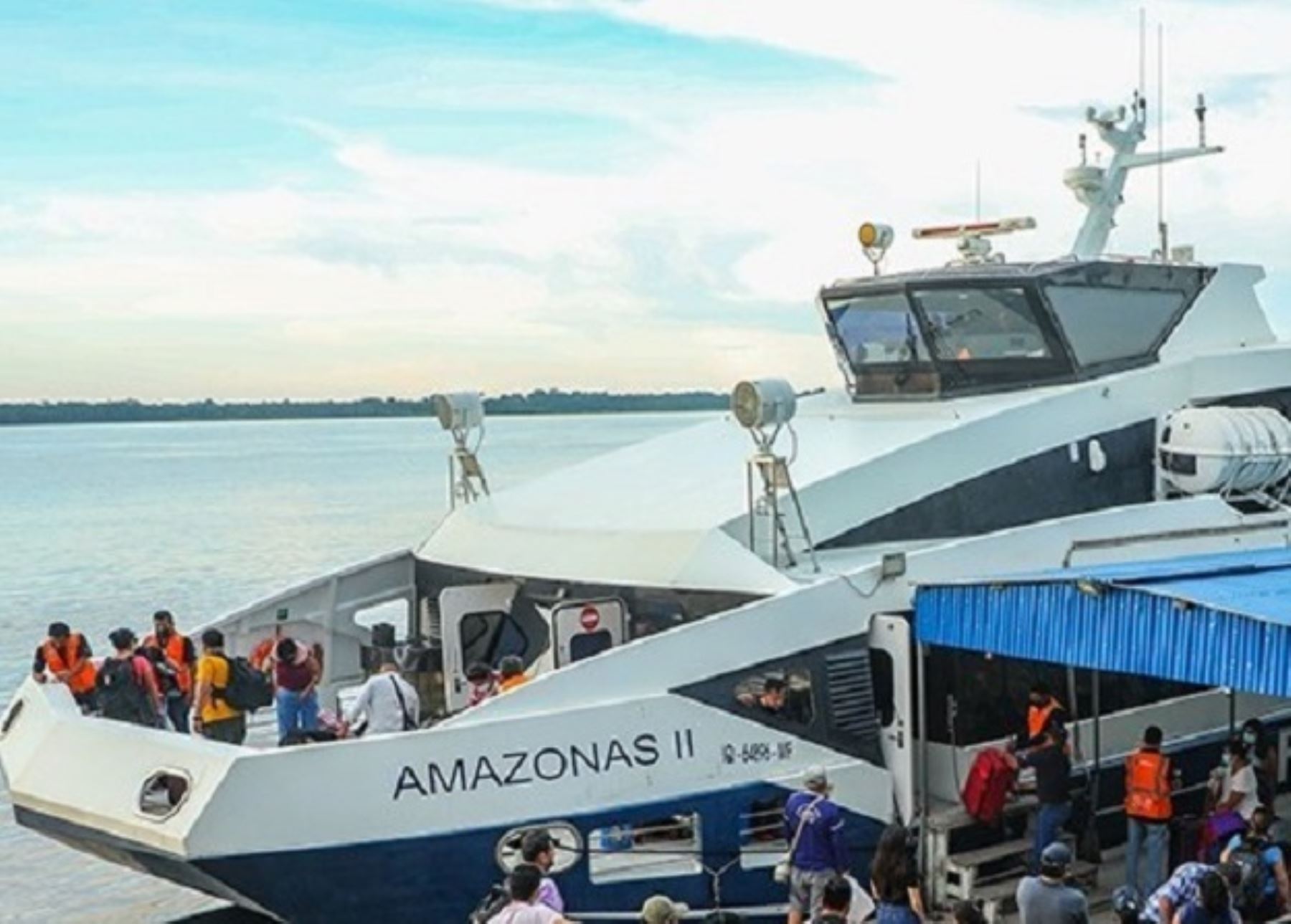 Desde el 2017 a la fecha más de 450,000 pasajeros se beneficiaron con el servicio del ferry de la Amazonía que une Iquitos con la isla Santa Rosa, en la zona de triple frontera con Colombia y Brasil. ANDINA/Difusión