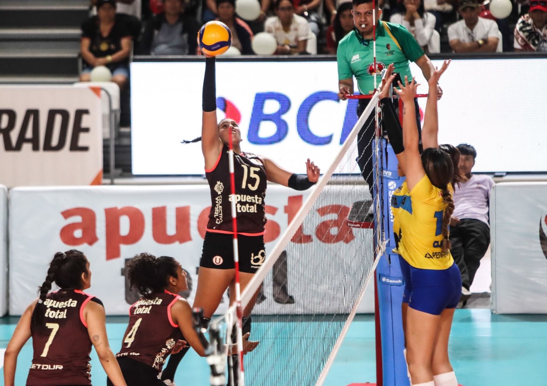 Universitario enfrentará al Regatas Lima por un lugar en la gran final