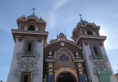 El templo San Nicolás de Tolentino de Tumbes, conocido también como la Iglesia Matriz, rinde homenaje con 88 campanazos que sonaron esta mañana. ANDINA/Difusión