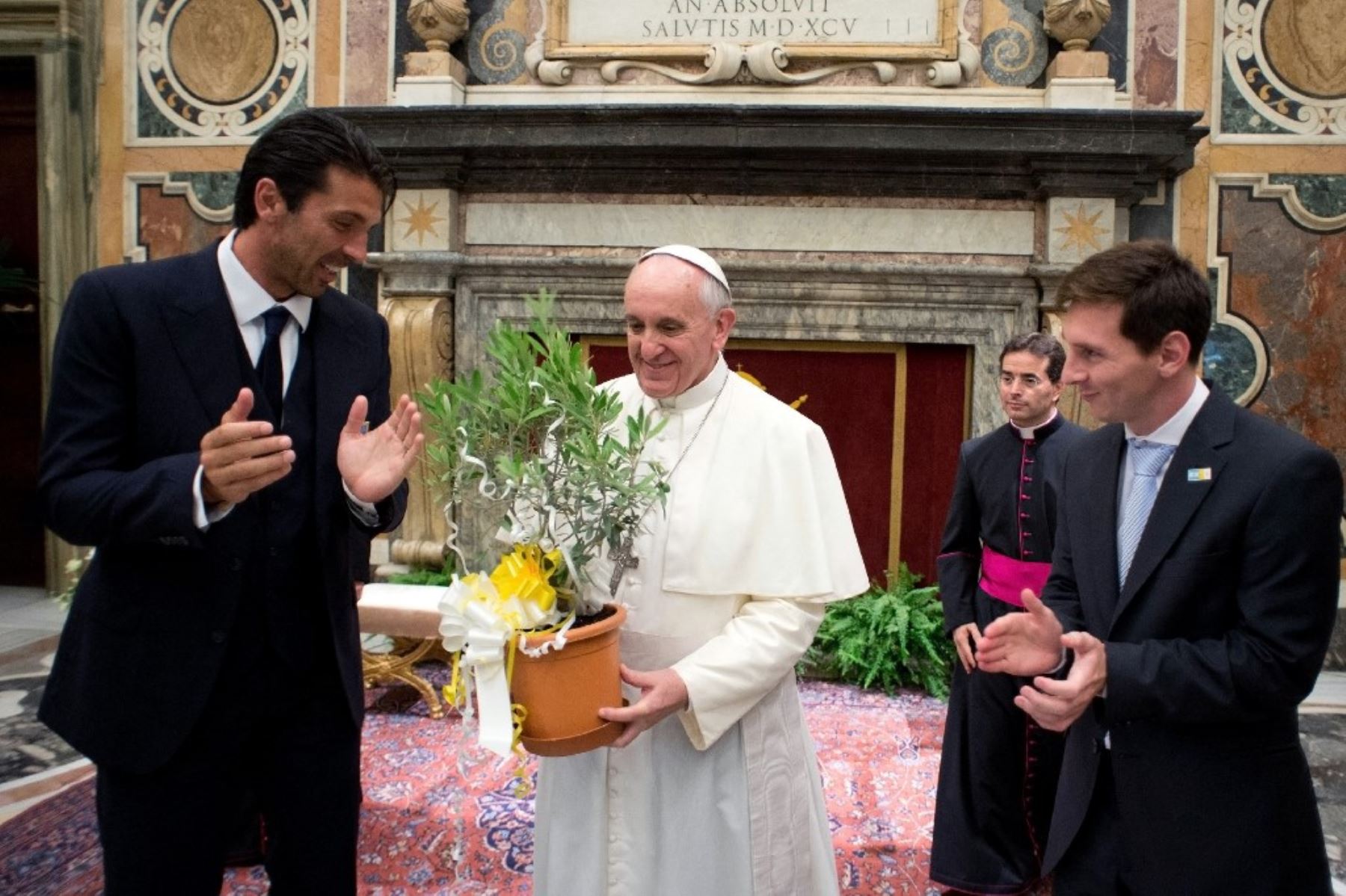 El día en que Gianluigi Buffon y Lionel Messi visitaron al papa Francisco