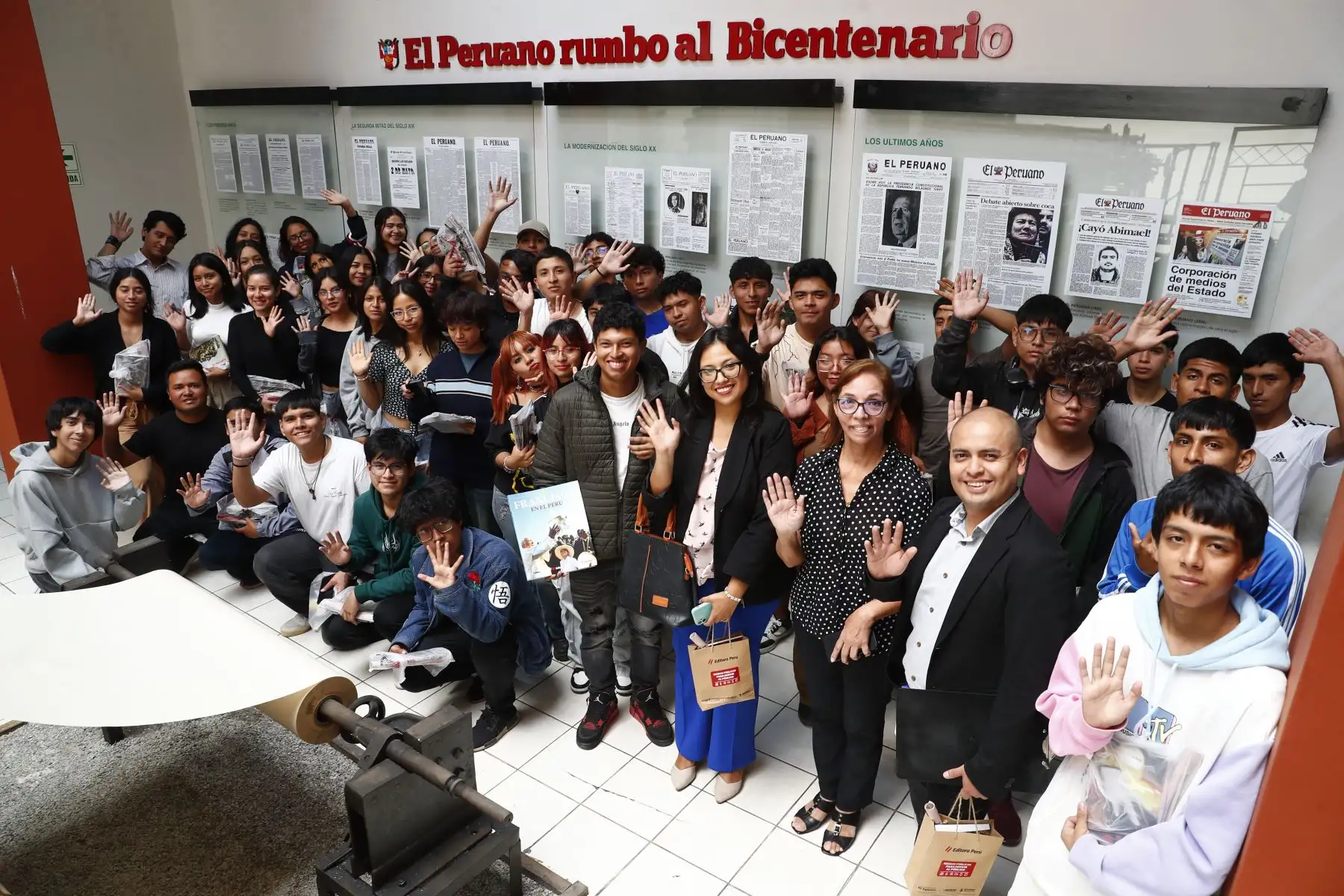 Estudiantes de 1er. ciclo de Ciencias de la Comunicación de la Universidad César Vallejo visitaron las instalaciones de Editora Perú para participar en las exposiciones de la iniciativa Vive Andina, en donde periodistas de la Agencia de Noticias Andina comparten sus experiencias profesionales con los estudiantes. Foto: ANDINA/Daniel Bracamonte