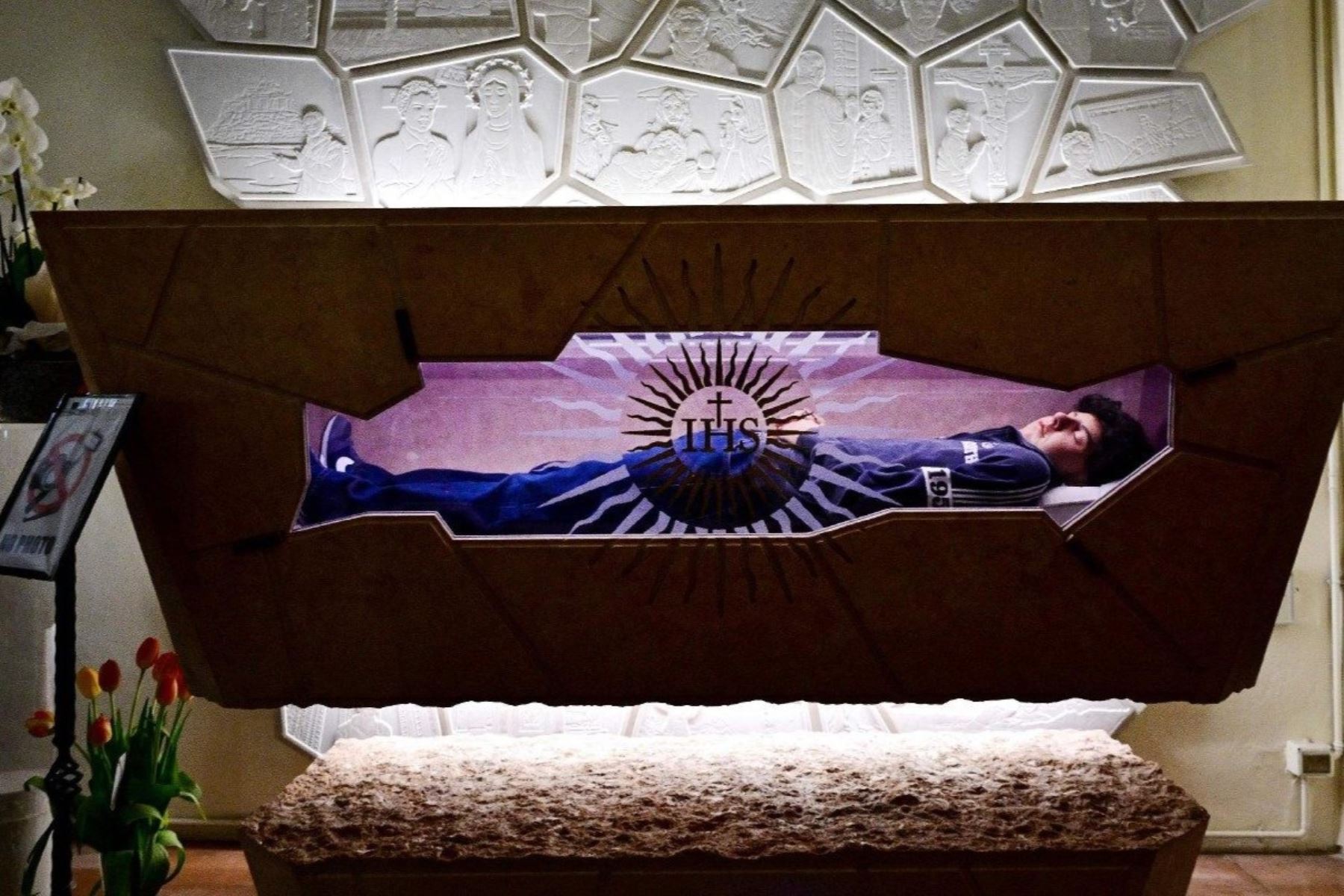 Tumba del beato Carlo Acutis, quien se se convertirá en el primer santo milenial. Foto: Vatican News