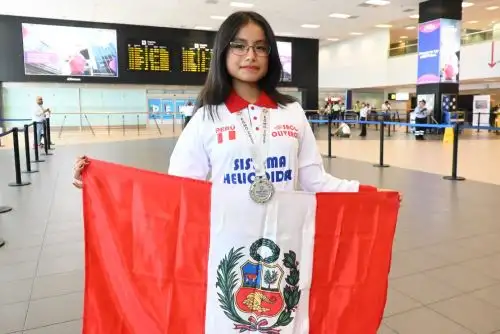 Dhamaris Alarcón, bicampeona panamericana de matemática conquista medalla de plata en olimpiada mundial femenina en Kosovo. Foto : Difusión