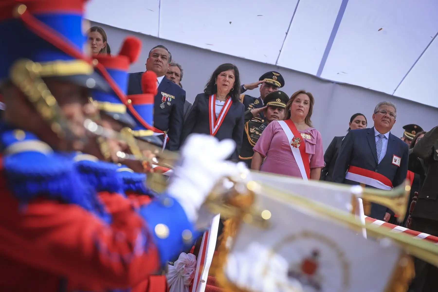 La presidenta de la república, Dina Boluarte, asiste a la ceremonia de conmemoración del 28 aniversario de esta operación, así como el Día del Valor Militar y el Día de los Defensores de la Democracia. Foto: ANDINA/Prensa Presidencia