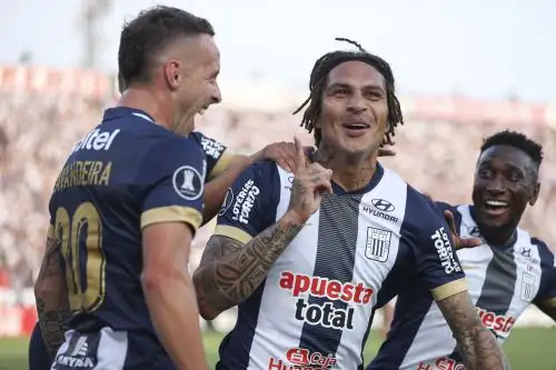 Paolo Guerrero celebra el gol de Alianza Lima sobre Talleres de Córdoba. Foto: ANDINA/Jhonel Rodríguez Robles