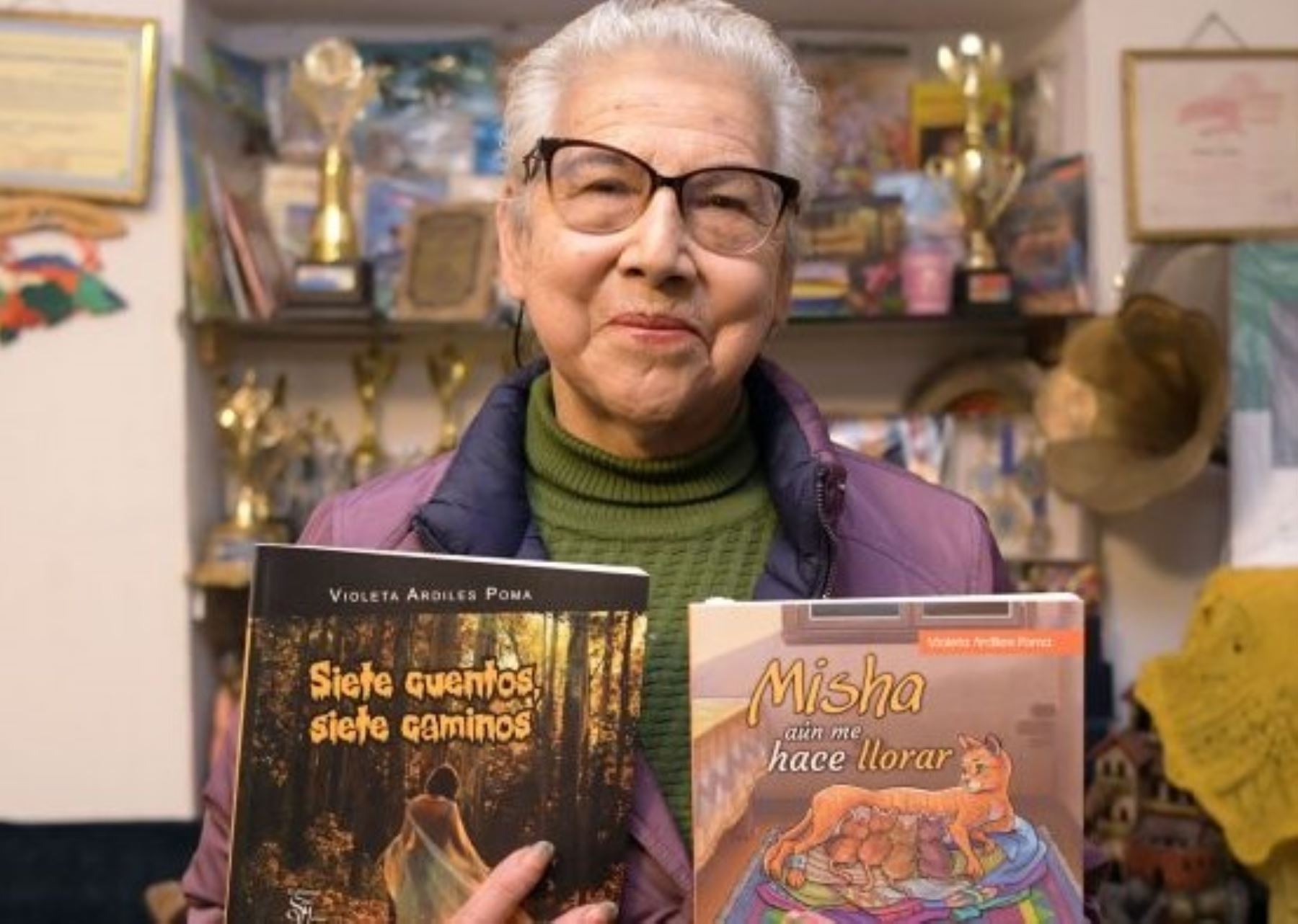 Violeta Ardiles, es una exmaestra y autora de cuentos en español y quechua. Ella ha inscrito sus obras en el Registro de Derecho de Autor de Indecopi.