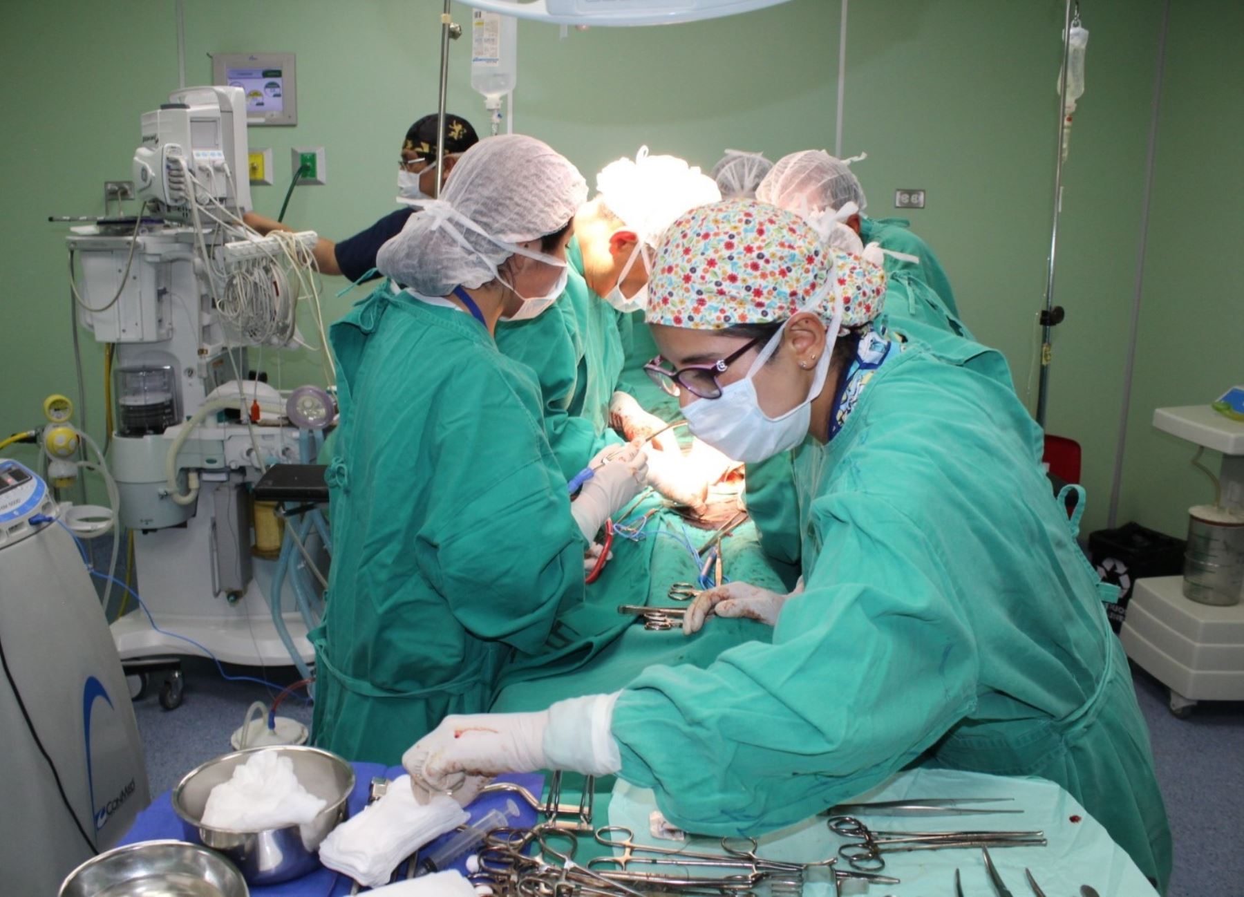 Médicos del Hospital Regional de Cusco salvaron la vida a un paciente que tenía un corte en el corazón tras sufrir un asalto y robo. ANDINA/Difusión