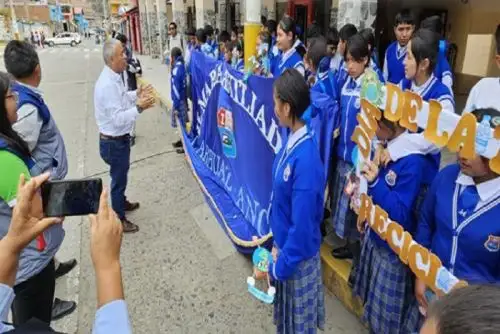 El viceministro Edgar Romero entregó reconocimientos oficiales a las comunas provinciales de Huaraz y Carhuaz y el distrito de Independencia por cumplir el plan de trabajo de sus respectivos Programas EDUCCA.