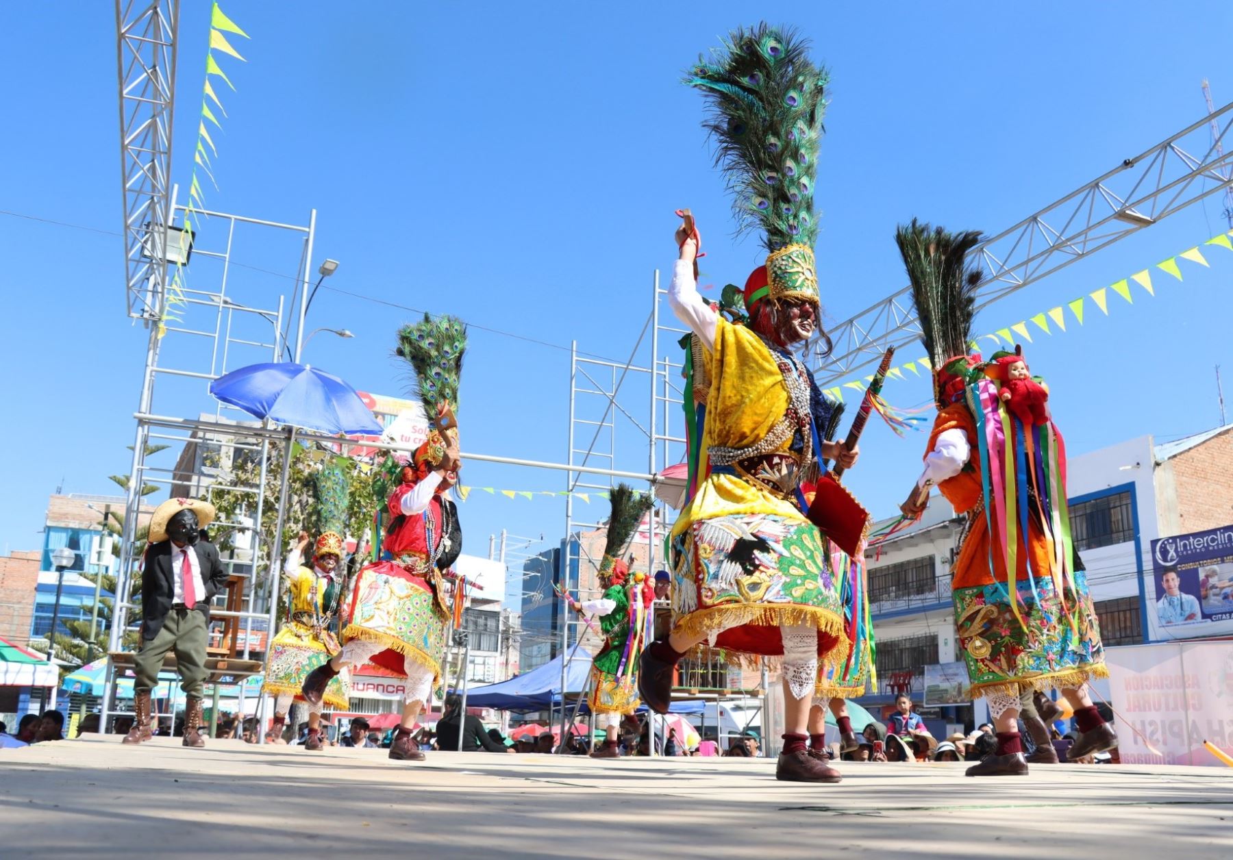 Los danzantes de Shapish son los protagonistas de la tradicional Festividad de la Santísima Cruz de Mayo que se celebra en la provincia de Chupaca, región Junín. Foto: Pedro Tinoco