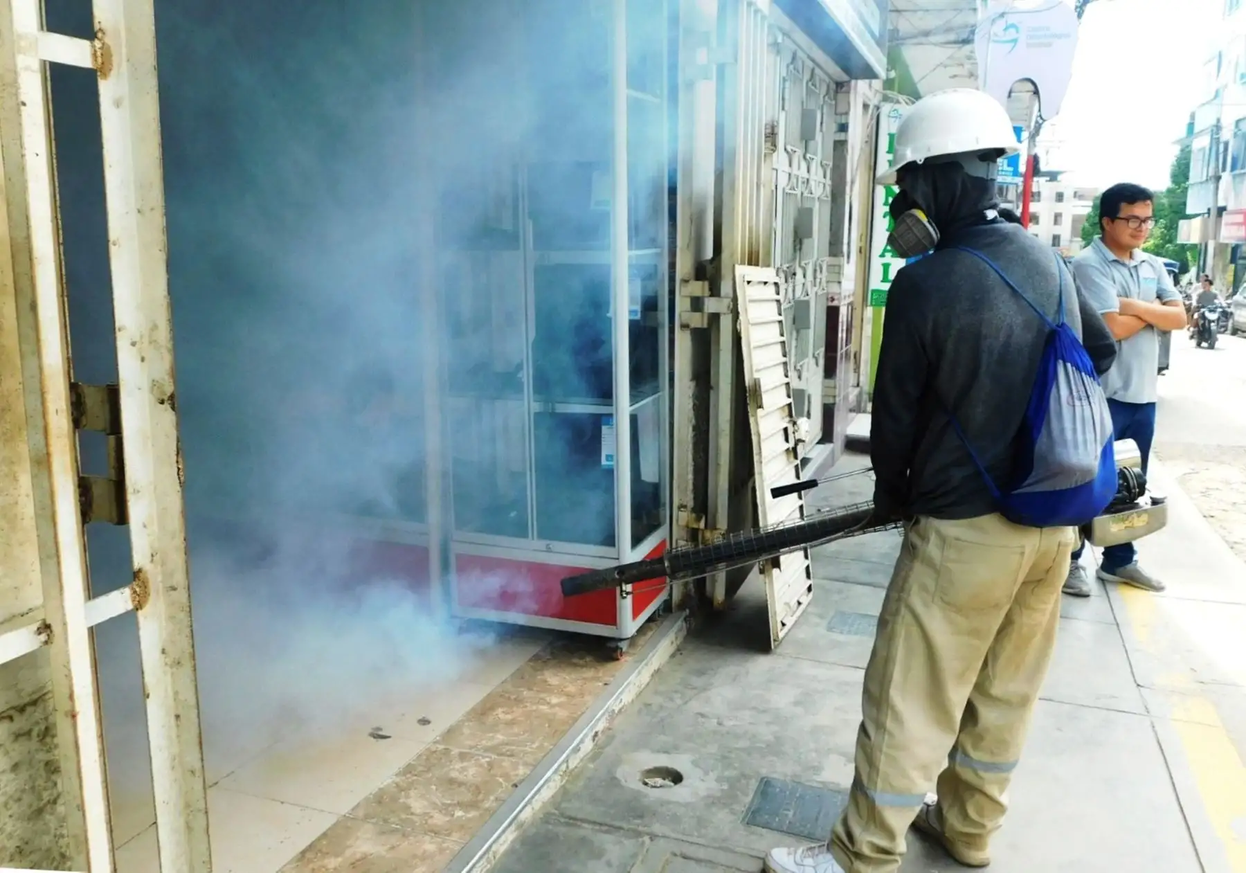 La Dirección Regional de Salud (Diresa) de Cajamarca anunció que intensificará sus jornadas de fumigación y limpieza en la provincia de Jaén que reporta cinco fallecidos y más de 2,700 infectados por dengue en lo que va del 2025. ANDINA/Difusión