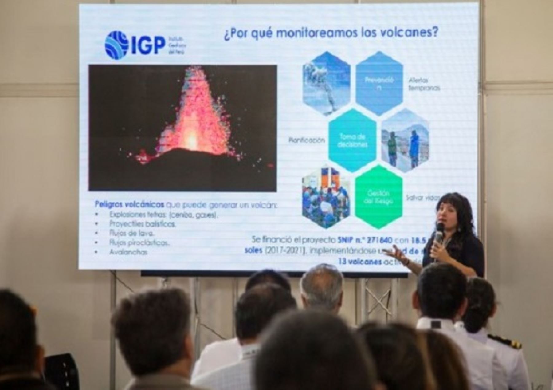 IGP presenta logros en monitoreo de 13 volcanes activos y potencialmente activos del sur en el X Salón Internacional de Tecnología para la Defensa y Prevención de Desastres. ANDINA/Difusión