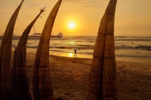 Las playas de Huanchaco, cerca a la ciudad de Trujillo, tienen potencial turístico. ANDINA/Difusión