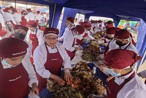 Huancayo: 10,000 personas degustaron la pachamanca más grande del mundo