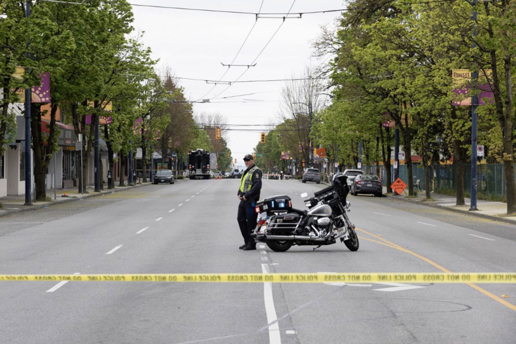 La policía investiga la escena del crimen donde un coche atropelló a una multitud durante el Festival de Lapu Lapu el 27 de abril de 2025 en Vancouver, Canadá. Hasta el momento hay un saldo de unas 11 víctimas mortales y unos 20 heridos. Foto: GETTY IMAGES / AFP