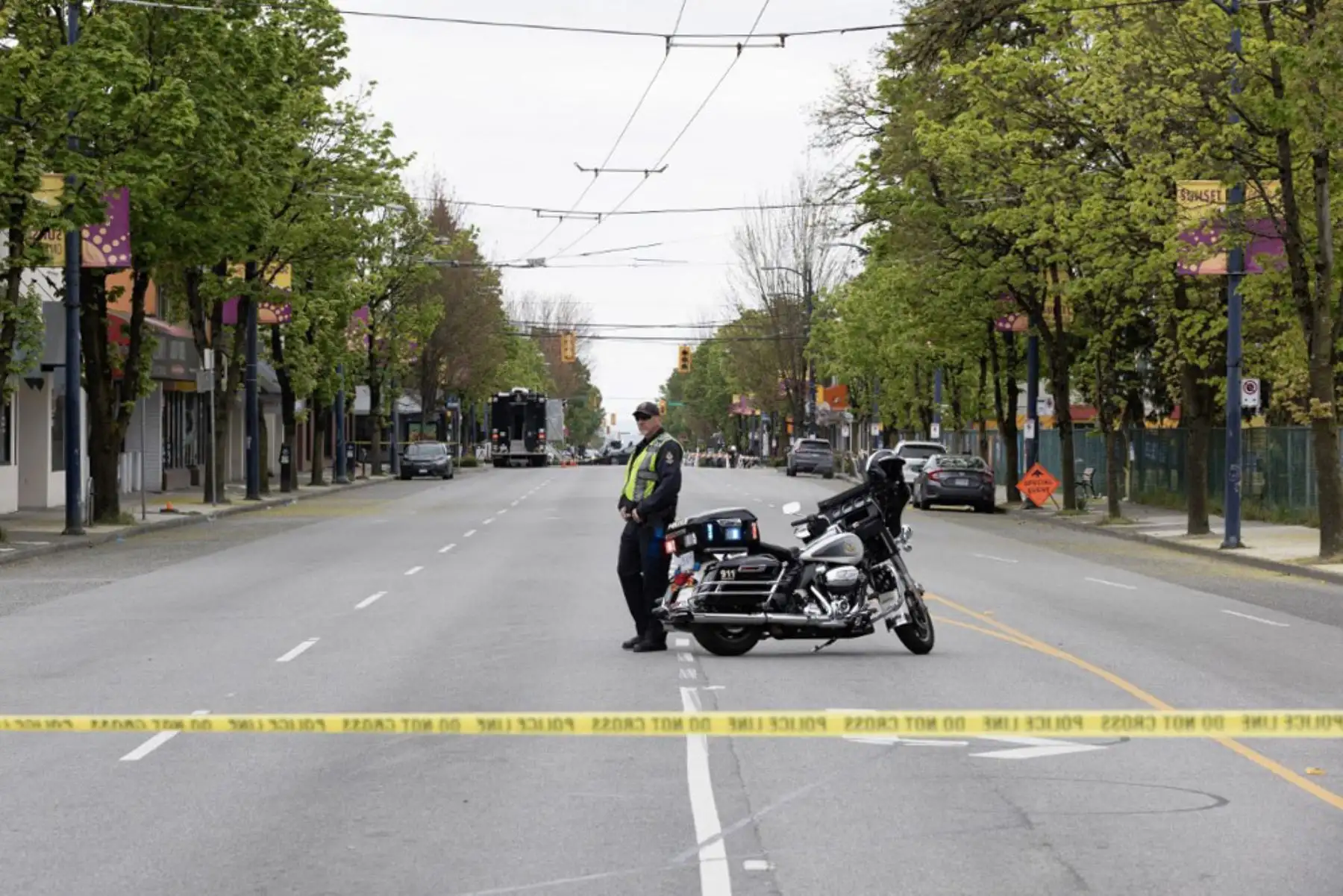 La policía investiga la escena del crimen donde un coche atropelló a una multitud durante el Festival de Lapu Lapu el 27 de abril de 2025 en Vancouver, Canadá. Hasta el momento hay un saldo de unas 11 víctimas mortales y unos 20 heridos. Foto: GETTY IMAGES / AFP