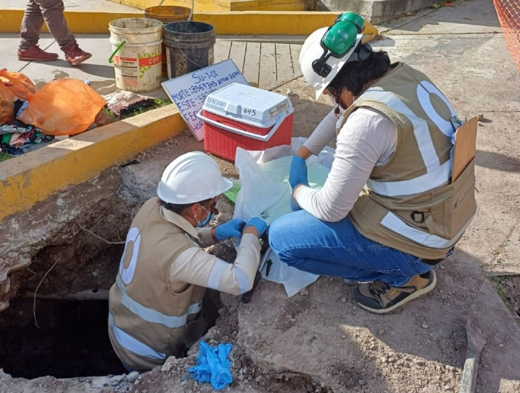 El OEFA supervisa una filtración de combustible en un grifo de Ayacucho que afecta el servicio de agua potable.