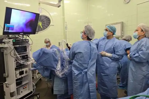 Cirugía mínimamente invasiva permite atender hasta 40 pacientes al mes como parte del desembalse clínico que realiza el hospital.Foto: Difusión