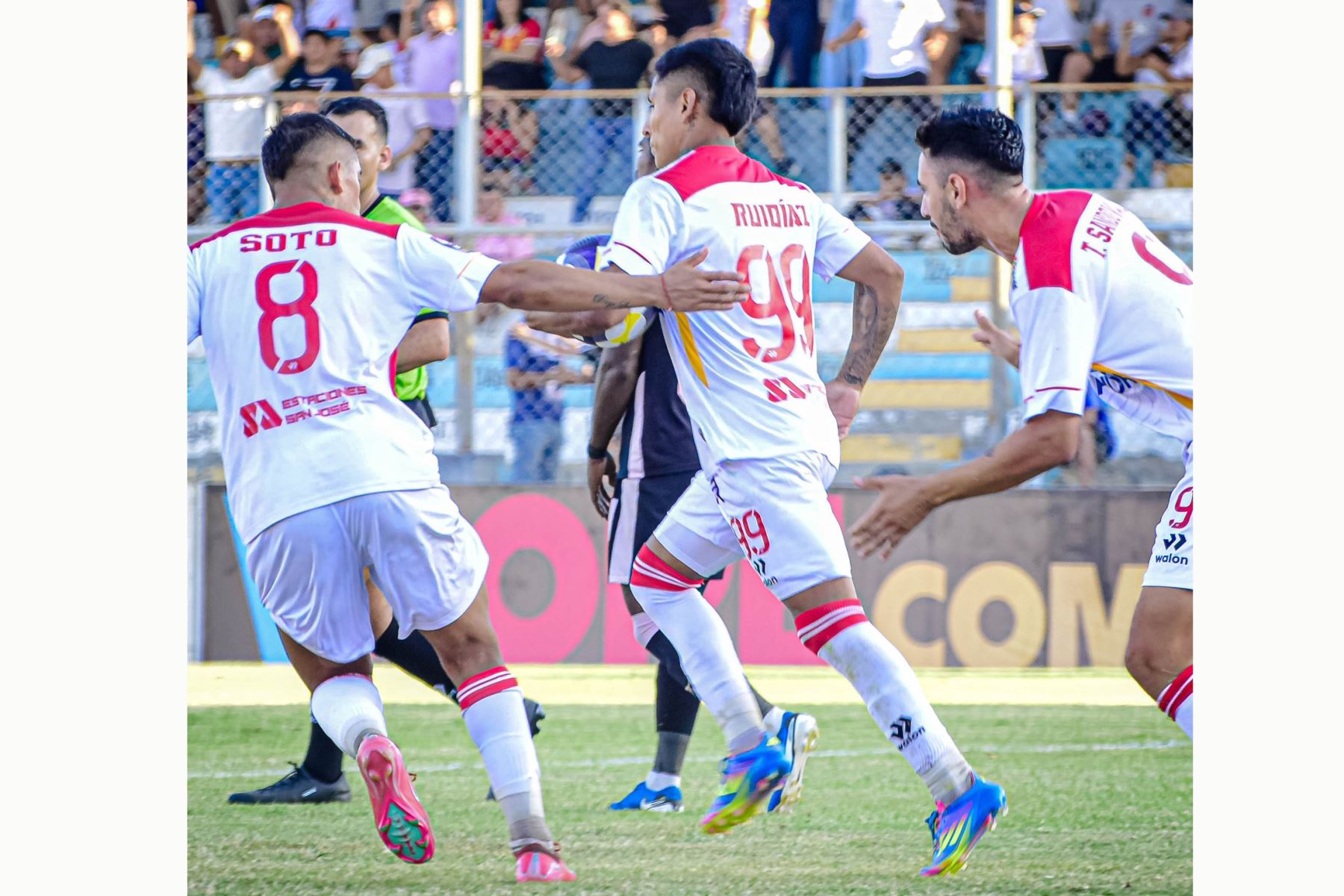 "La Pulga" Raúl Ruidíaz,  marcó por primera vez en duelo por la fecha 10 en el Estadio Campeones del 36, frente a Sport Boys. Foto: Liga1
