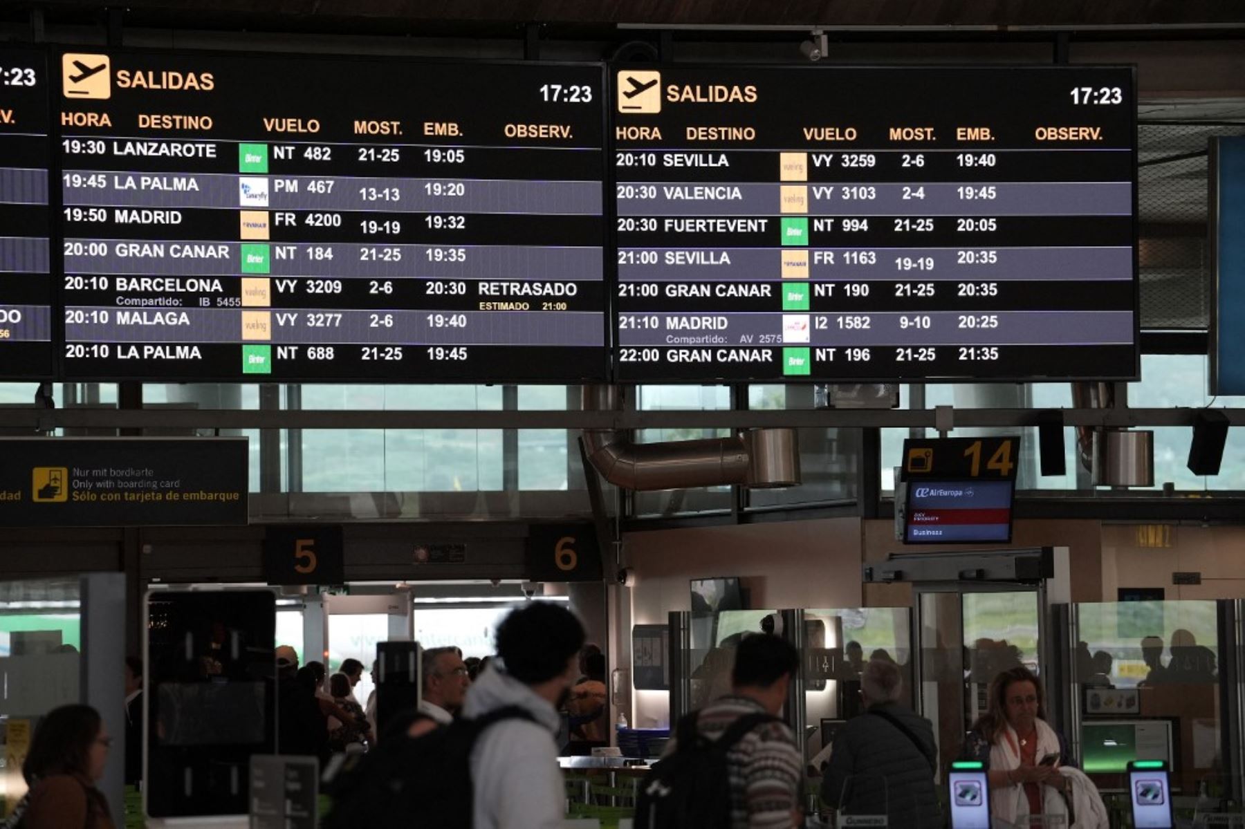 Aeropuerto de Tenerife Norte durante un corte de electricidad masivo que afectó a toda la península Ibérica y el sur de Francia, en San Cristóbal de La Laguna, Islas Canarias. Foto: AFP