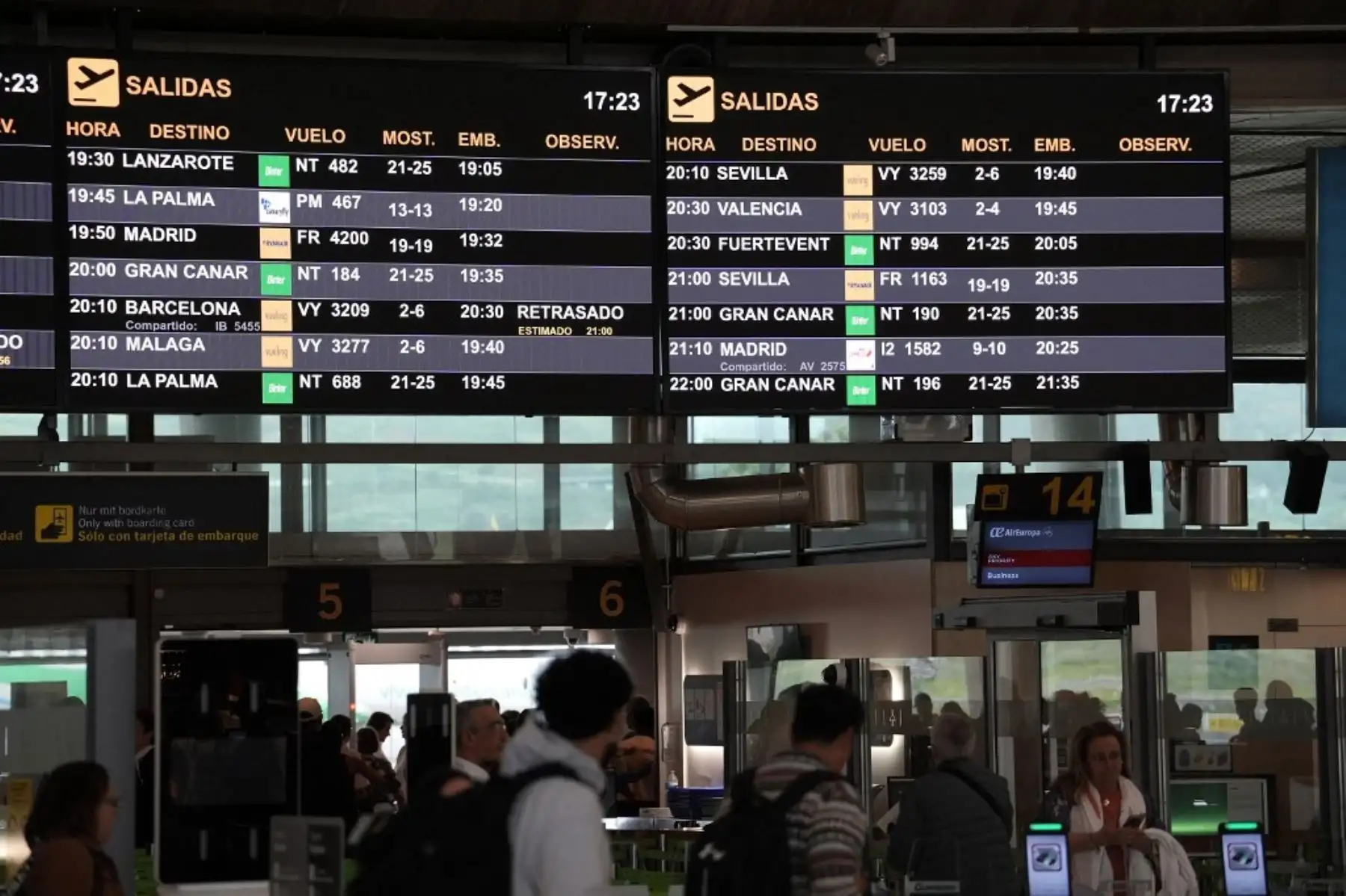 Aeropuerto de Tenerife Norte durante un corte de electricidad masivo que afectó a toda la península Ibérica y el sur de Francia, en San Cristóbal de La Laguna, Islas Canarias. Foto: AFP