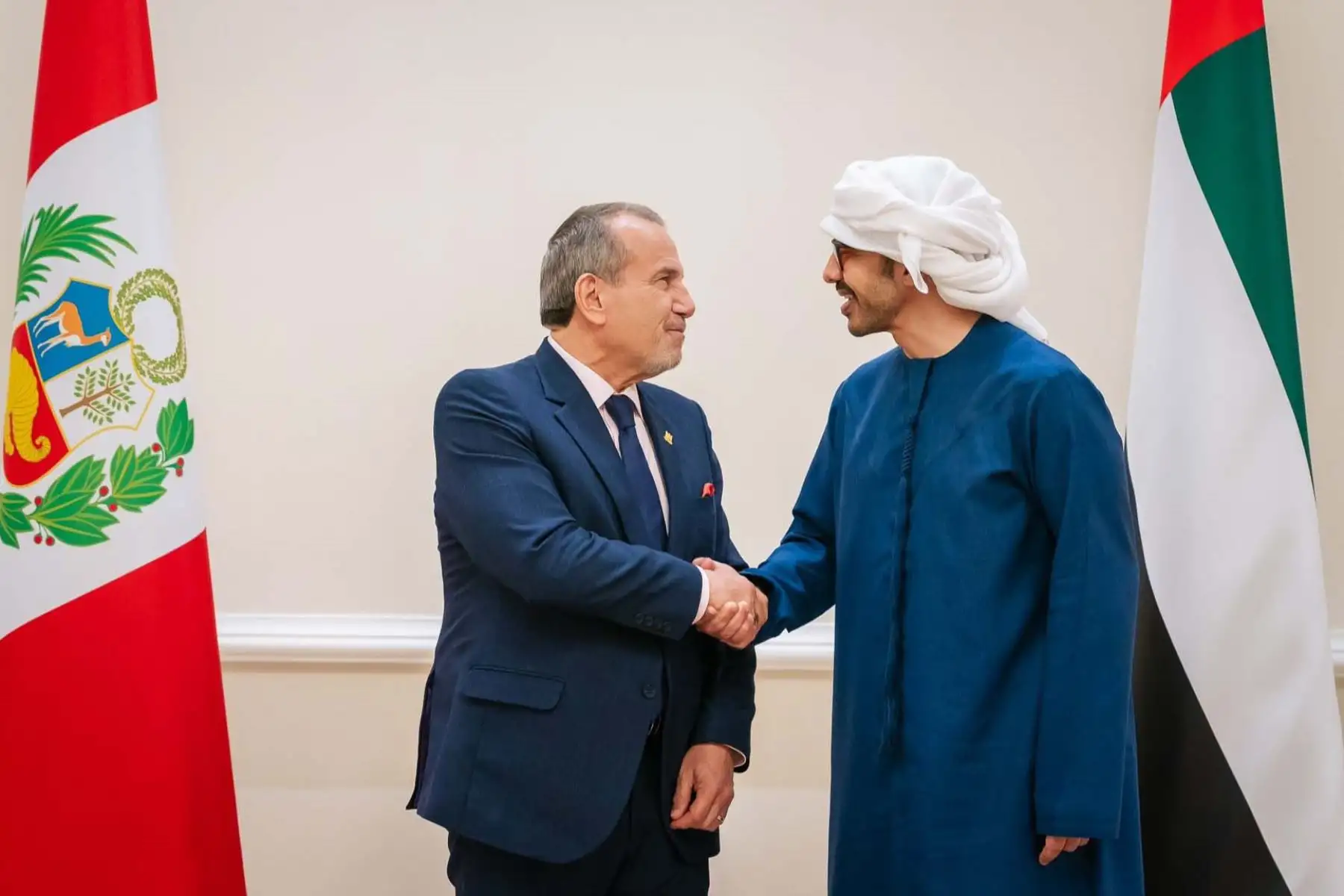 Peruvian Foreign Minister Elmer Schialer and his UAE counterpart, Sheikh Abdullah bin Zayed Al Nahayan. ANDINA/archivo