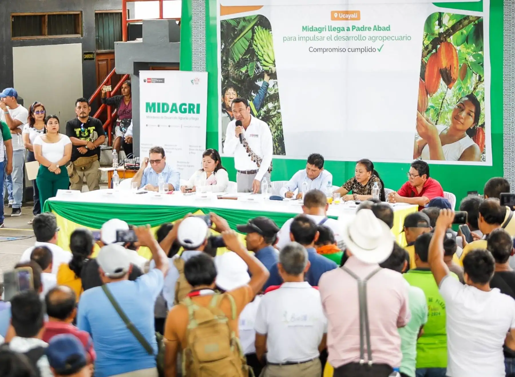 Ministro de Desarrollo Agrario y Riego, Ángel Manera, se reunió con autoridades y productores de la provincia de Padre Abad, región Ucayali. Foto: ANDINA/Difusión