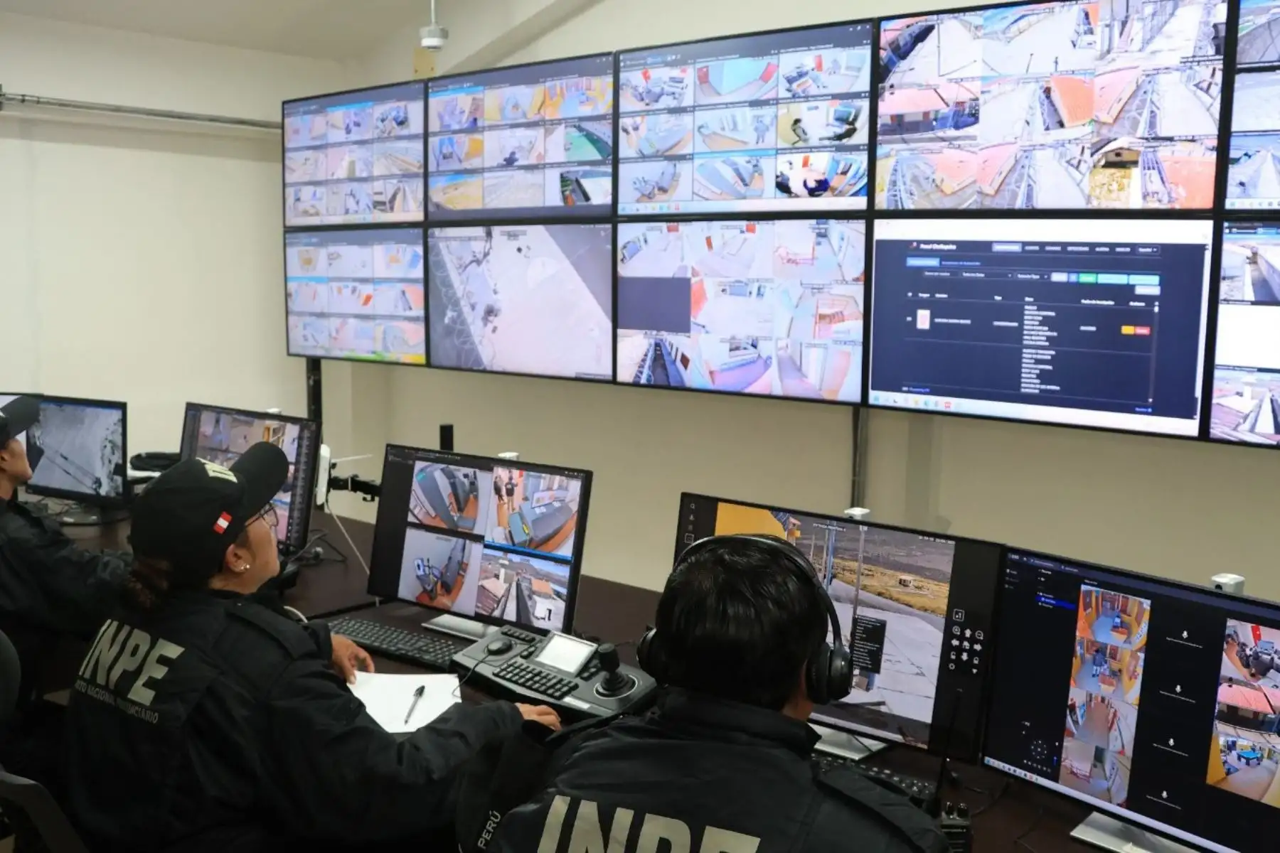 Monitoring Center of Challapalca Prison allows viewing of 138 Cameras with facial recognition and motion detection. ANDINA/Difusión