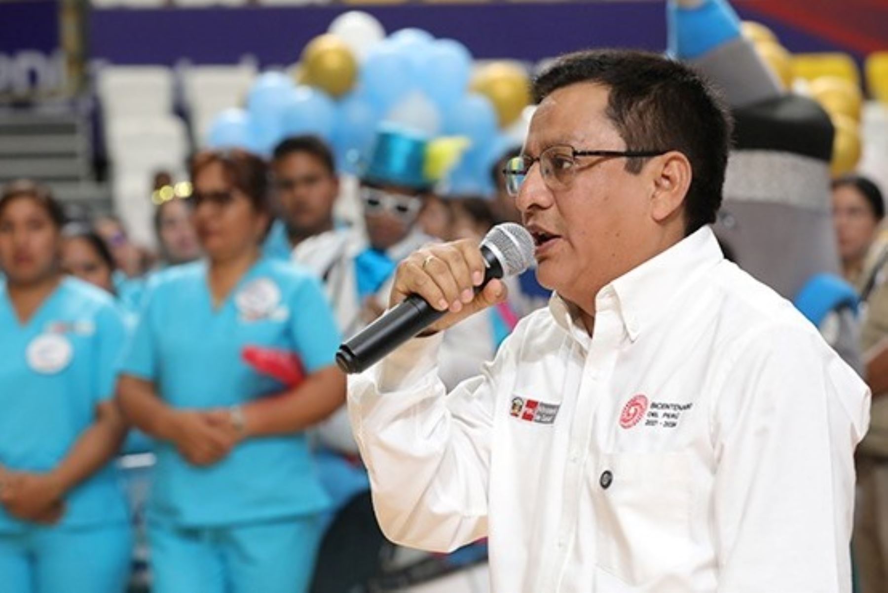 El ministro de Salud, César Vásquez, participó en la Semana de Vacunación en las Américas en Villa El Salvador. Foto: ANDINA/difusión.