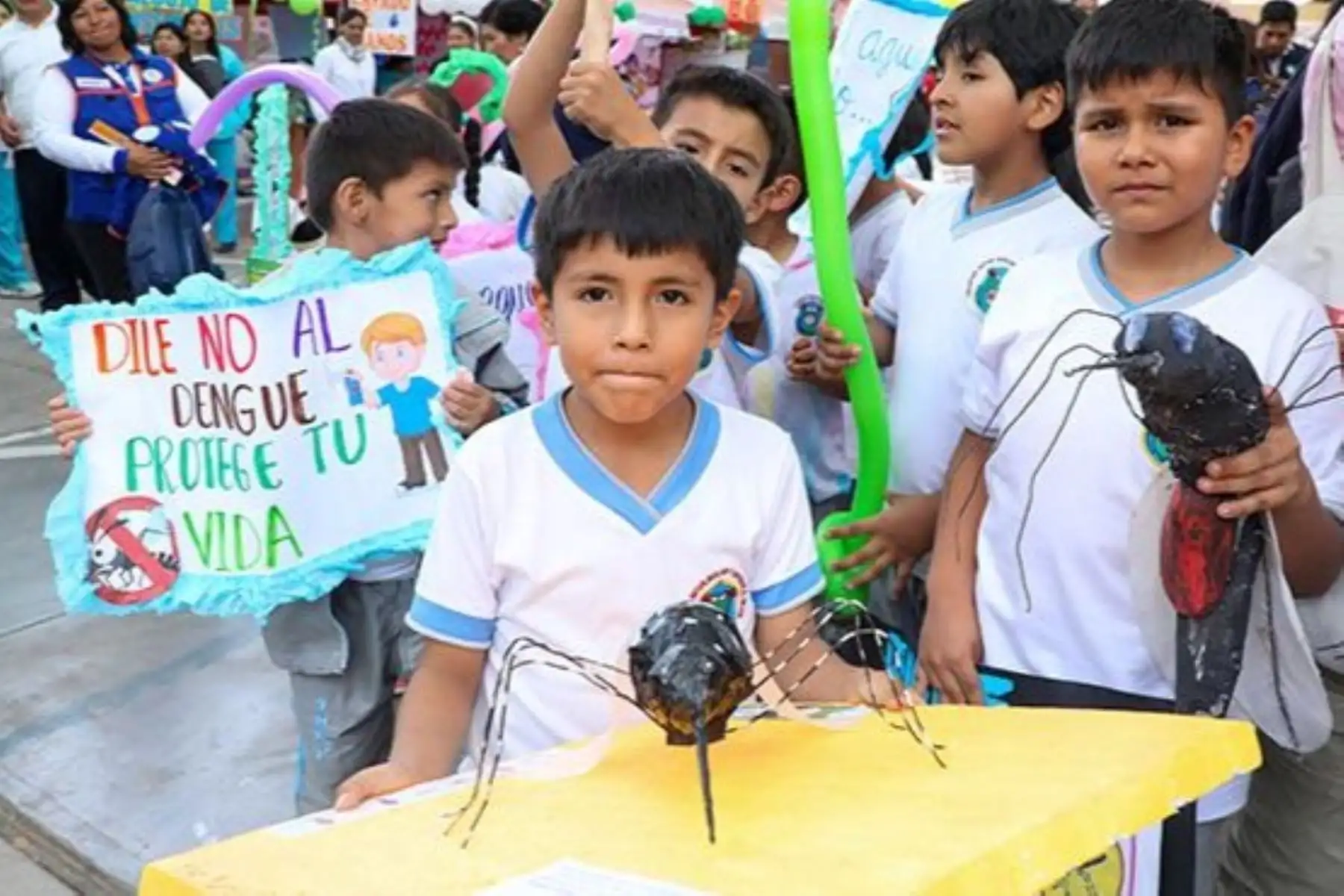 La campaña nacional "Cole seguro sin dengue y sin Zancudo" se inauguró en simultáneo en Piura y Huacho (Lima). Foto: Minsa